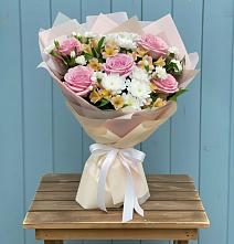 Букет цветов из:  Гвоздики, Орхидеи и Розы в Судислово