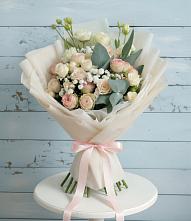 Букет цветов из:  Розы и Лизиантусы в Судислово