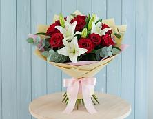 Букет цветов из:  Лилии и Розы в Судислово