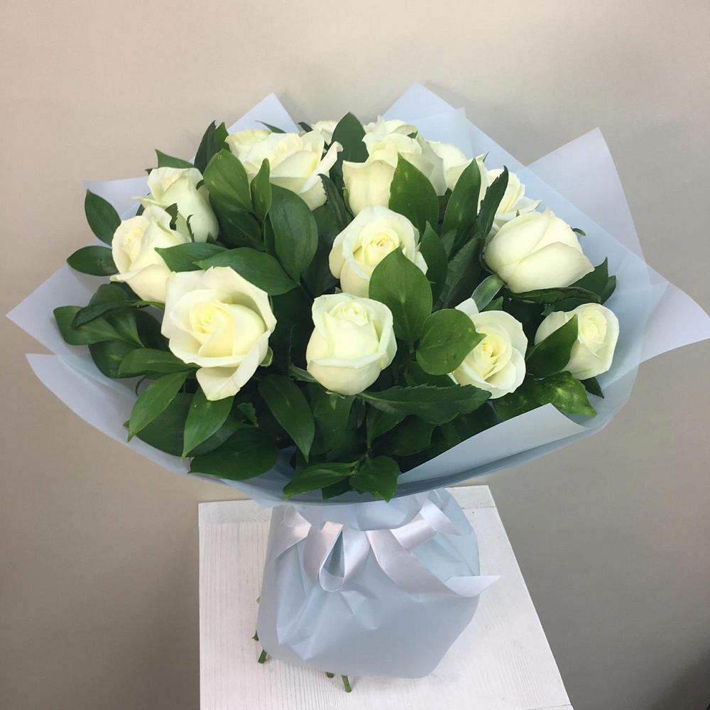 Букет 15 Белых роз Проуд в Судислово
