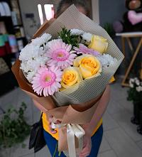 Букет цветов из:  Герберы, Розы и Хризантемы в Судислово