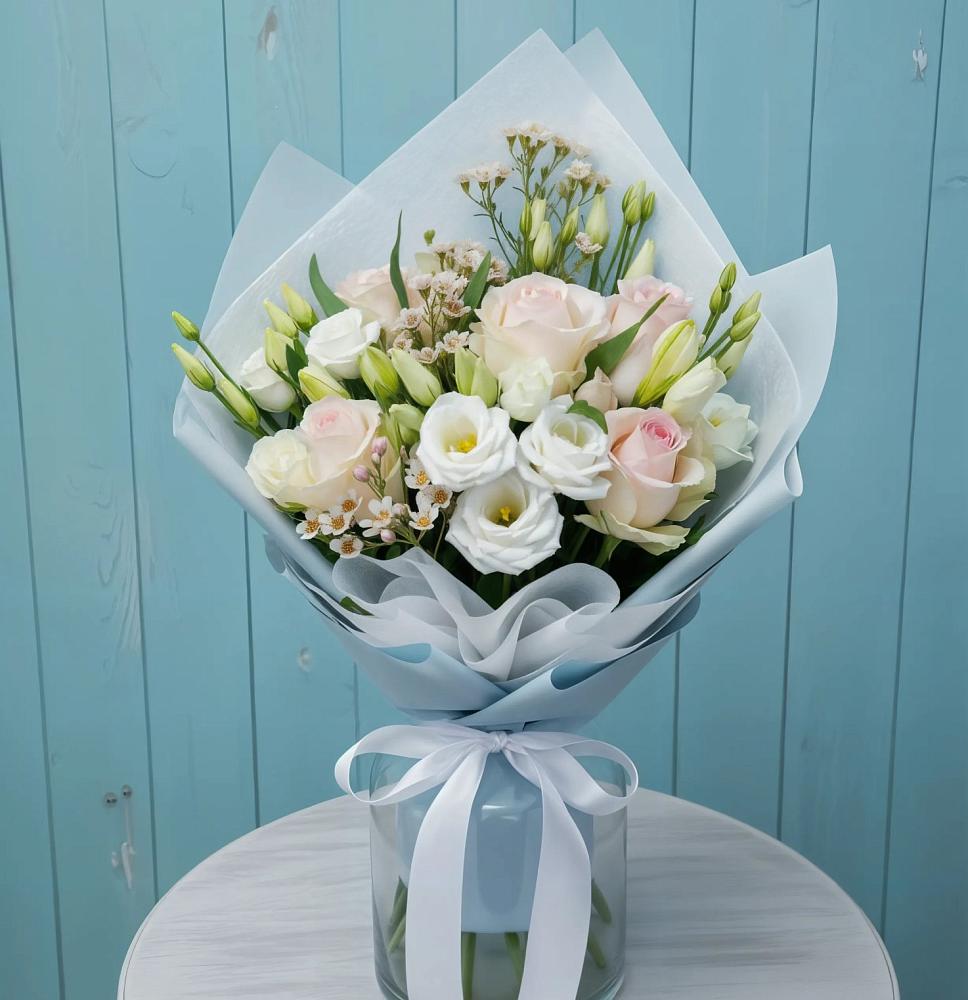 Букет цветов из: Розы и Лизиантусы в Судислово