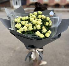 Букет Белые кустовые розы Солинеро в Судислово