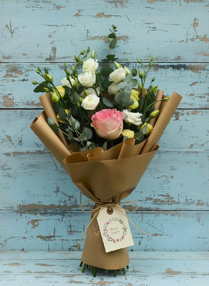 Букет цветов из: Розы и Лизиантусы в Судислово