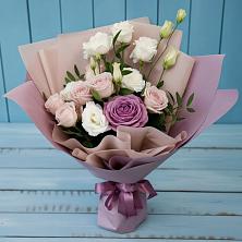 Букет цветов из:  Розы и Лизиантусы в Судислово