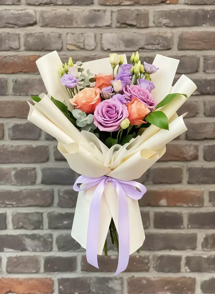 Букет цветов из: Лизиантусы и Розы в Судислово