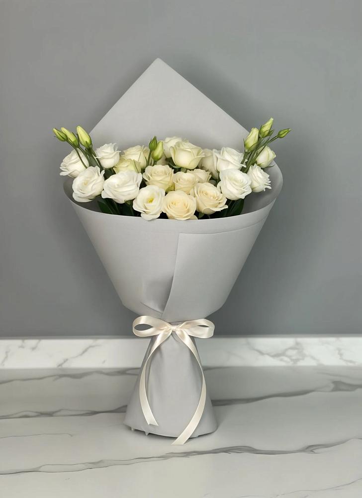 Букет цветов из: Розы и Лизиантусы в Судислово