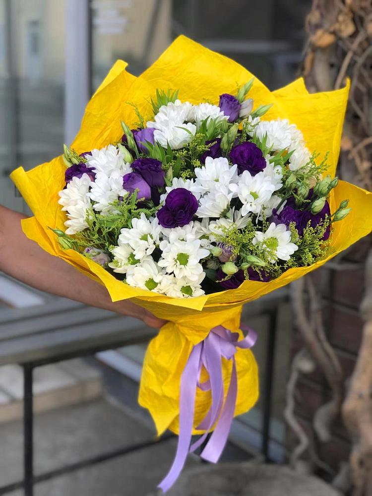 Букет цветов из: Ирисы, Хризантемы и Ромашки в Судислово