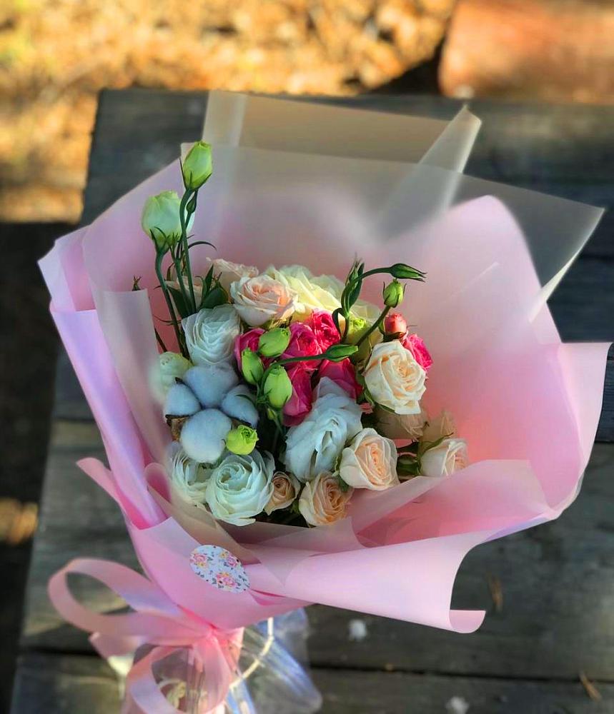 Букет цветов из: Розы и Лизиантусы в Судислово