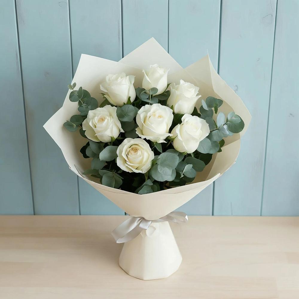 Букет Белые розы в Эвкалипте в Судислово