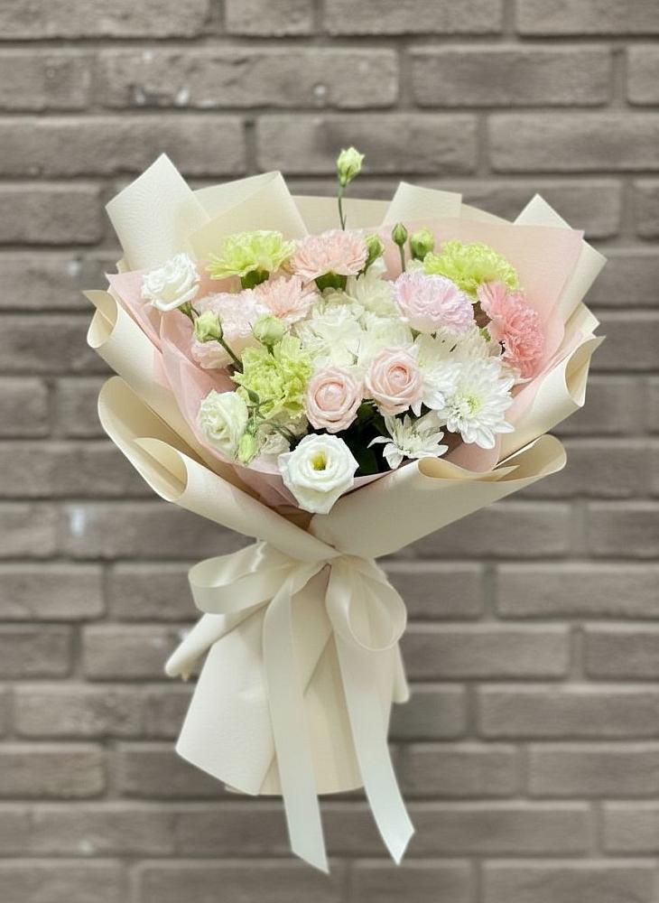 Букет цветов из: Гвоздики, Розы, Лизиантусы и Хризантемы в Судислово