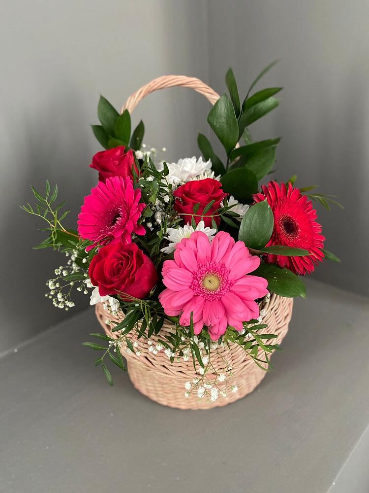 Цветочная композиция из Розы, Хризантемы и Герберы в корзине в Судислово