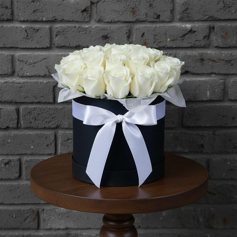 Цветочная композиция из Розы в шляпной коробке в Судислово