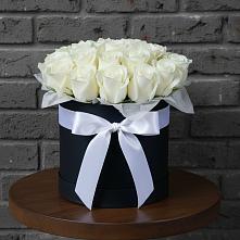 Цветочная композиция из Розы в шляпной коробке в Судислово