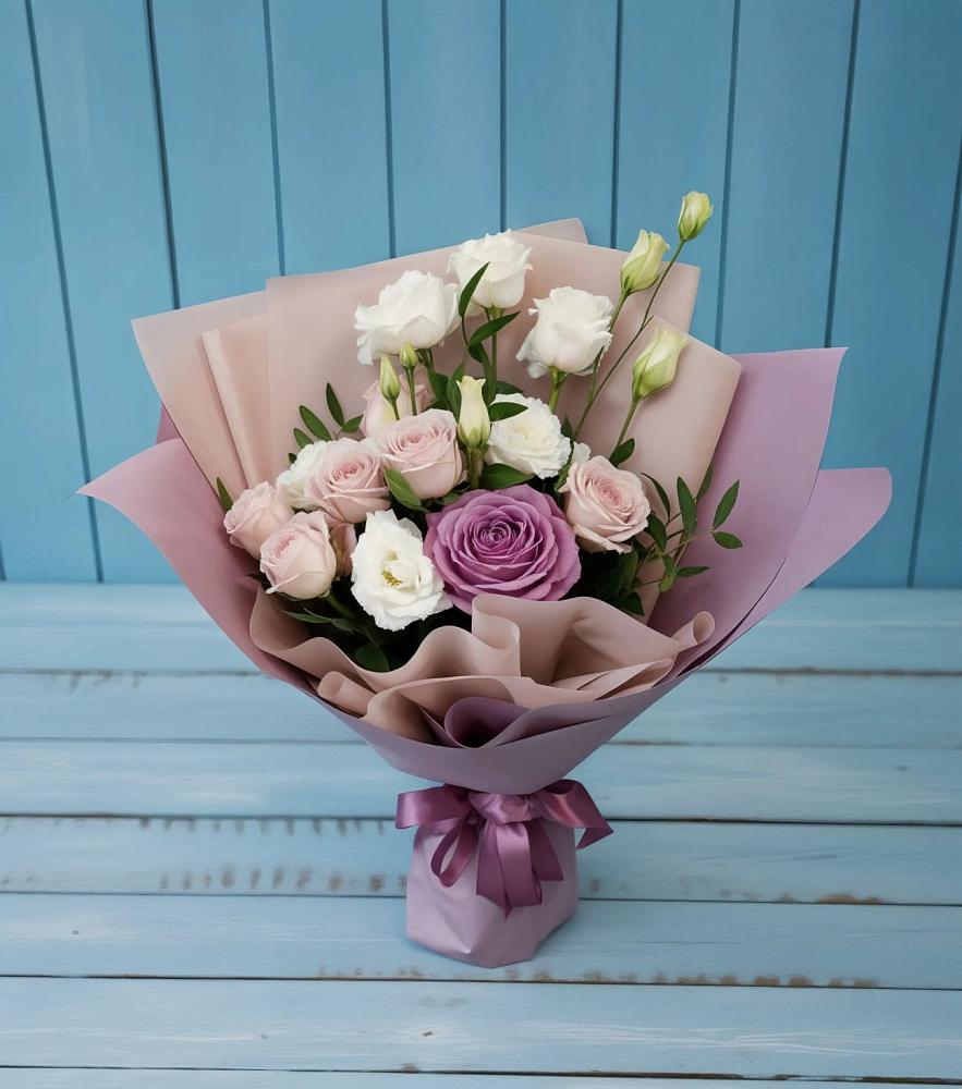 Букет цветов из: Розы и Лизиантусы в Судислово